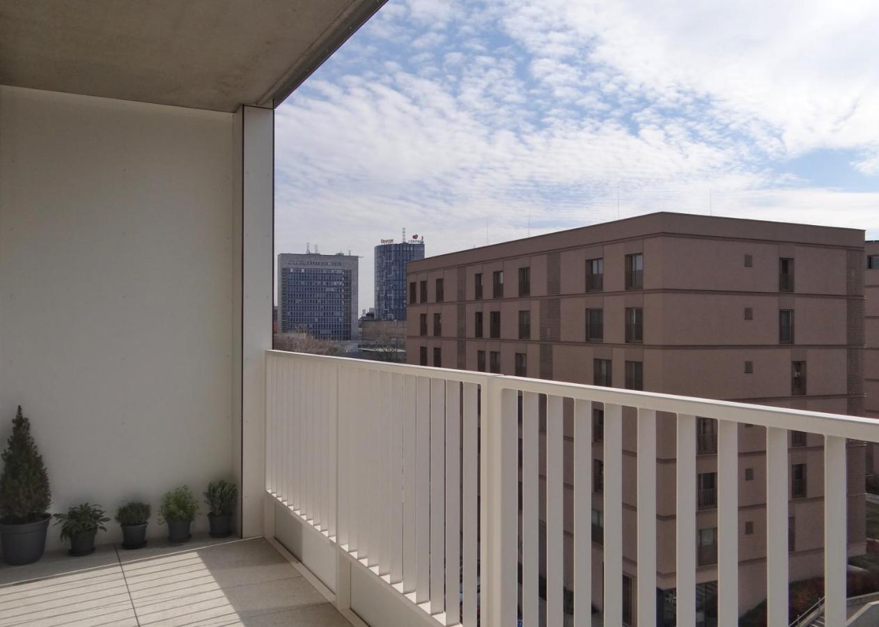 Top Urban Apartment - Free Parking, Green Energy, Modern Style Bratislava Exteriör bild