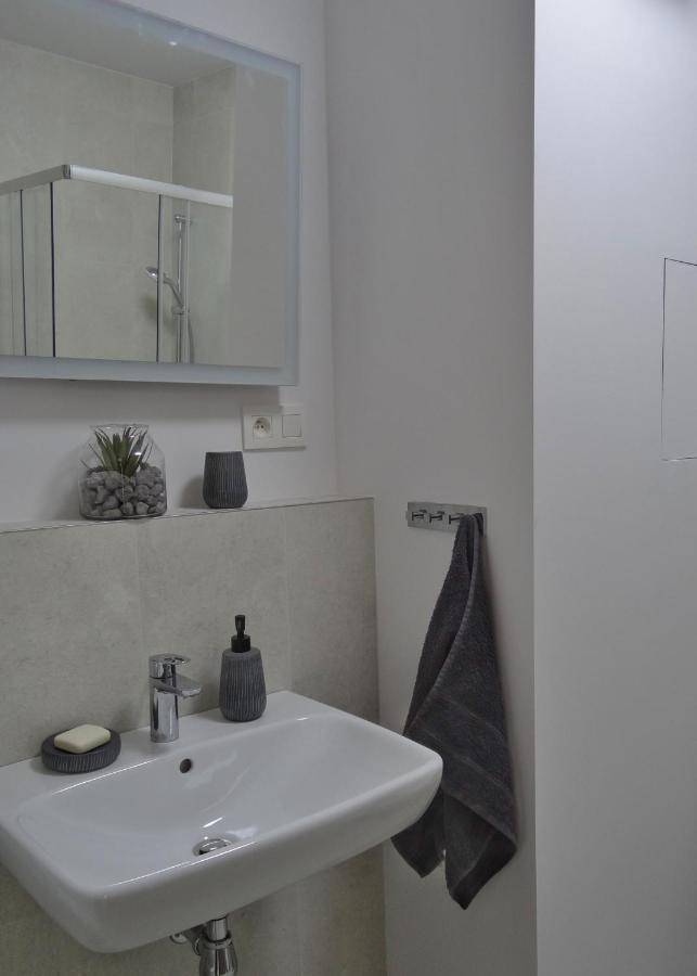 Top Urban Apartment - Free Parking, Green Energy, Modern Style Bratislava Exteriör bild